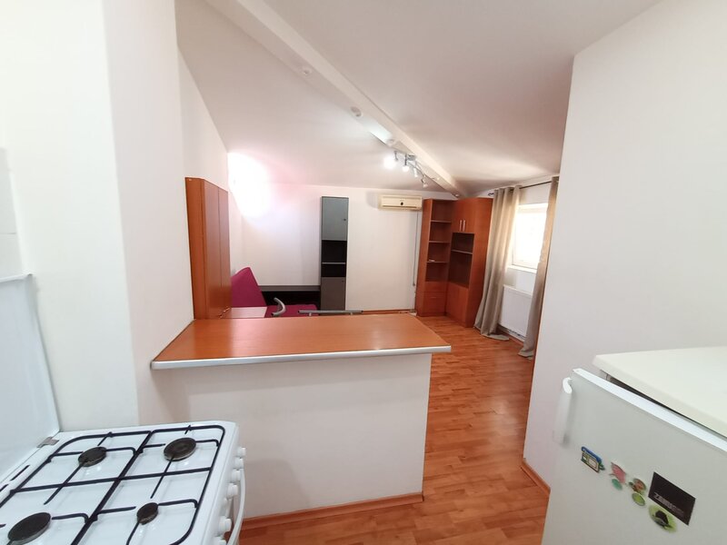 Iancului, str. Baican Ionescu, sector 2, in vila, ac, centrala, ocazie!